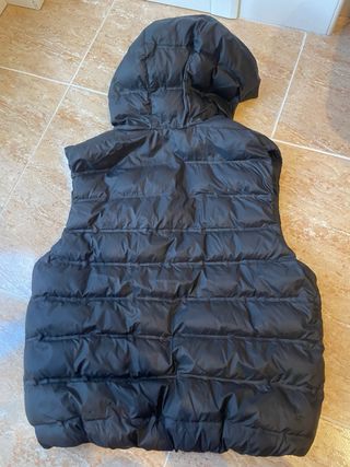 Chaleco acolchado negro Zara 11-12 años