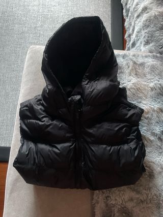 Chaleco acolchado negro Zara 11-12 años