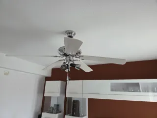 Lámpara Ventilador Cromado y Blanco