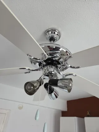 Lámpara Ventilador Cromado y Blanco