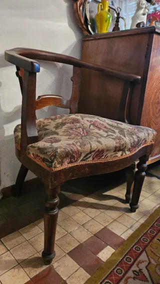 Sillón antiguo madera maciza tapizado floral