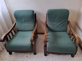 Sillones de Madera con tapiceria de terciopelo .