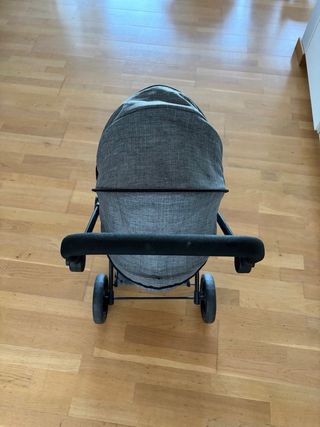 Cochecito de muñecas gris