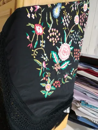 Mantón Manila Bordado Sevilla 140x140 cm