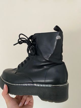 Botas Mustang Negras Charol