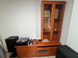 Mueble salón con vitrina madera y cristal
