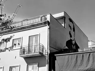 Fotografia in bianco e nero di un autore