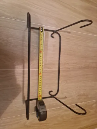 Soporte para macetas de metal negro