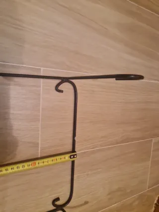 Soporte para macetas de metal negro