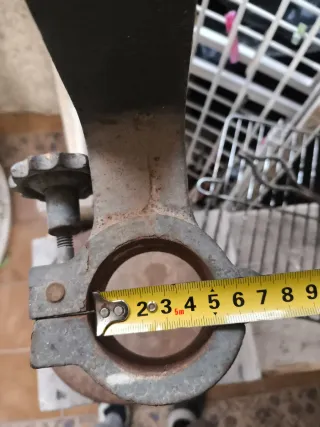 Soporte antiguo para taladro de columna