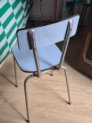 Conjunto mesa, taburete y silla Formica.