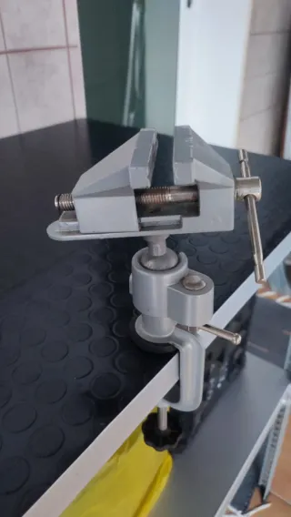 Sargento de mesa pequeño