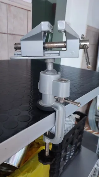 Sargento de mesa pequeño