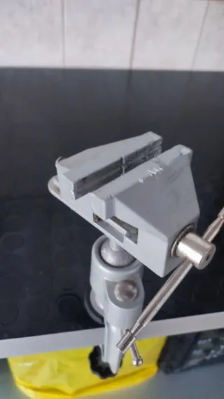 Sargento de mesa pequeño