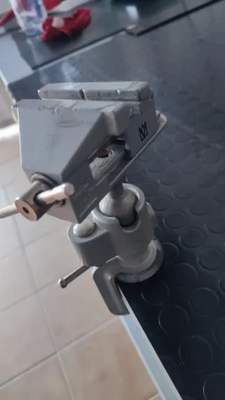 Sargento de mesa pequeño