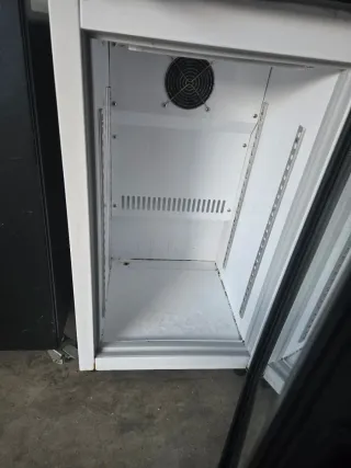 Nevera de bebidas expositora Medidas/515×570 ×1025