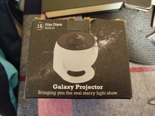 Proyector Galaxia  blanco y negro.