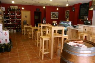 Mesas altas. Sillas y taburetes bar. Barato Madera