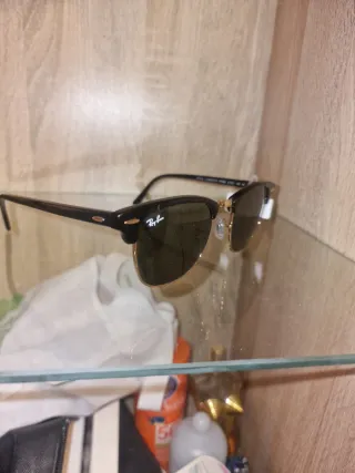 Gafas de sol Ray-Ban Clubmaster negras y doradas