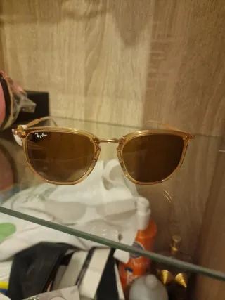 Gafas de sol Ray-Ban Clubmaster negras y doradas