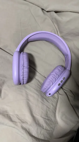 Cascos inalámbricos morados muy cómodos