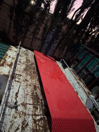 Elevador de moto hidráulico rojo