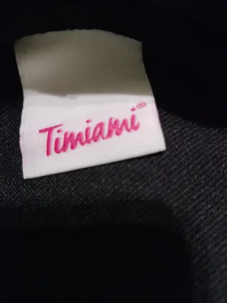 Sudadera negra con oso rosa