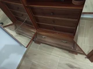 Armario de madera clásico