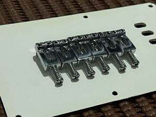 Selletas Puente Trémolo Cromadas