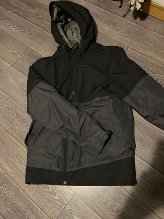 Chaqueta Quechua Decathlon Negra y Gris