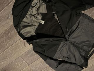 Chaqueta Quechua Decathlon Negra y Gris