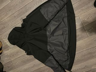 Chaqueta Quechua Decathlon Negra y Gris