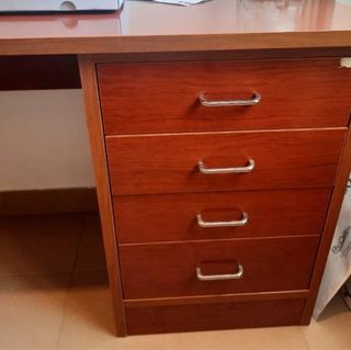 Mesa de roble con cajoneras, estantería de regalo