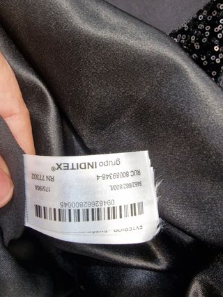 Vestido lentejuelas negro volante