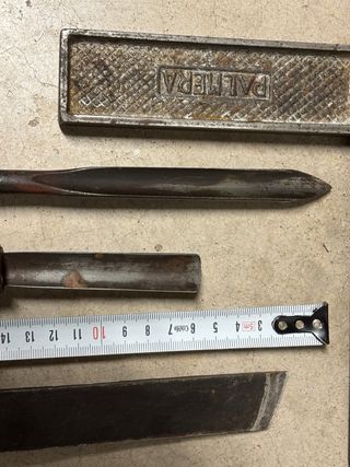 Juego de formones, cinceles y escuadra