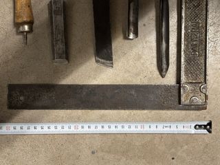 Juego de formones, cinceles y escuadra