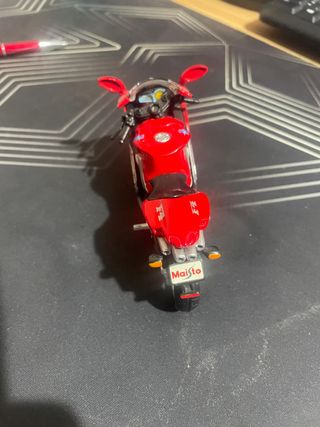 MV Augusta F4. Escala 1:18 Maisto