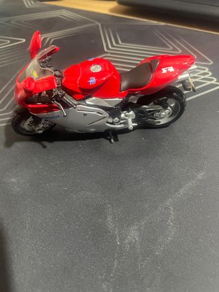 MV Augusta F4. Escala 1:18 Maisto