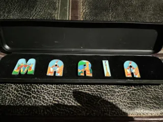 Lote pins nombre María