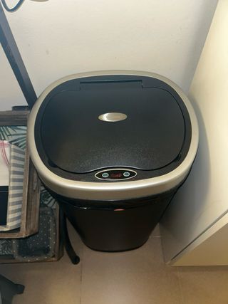 Cubo Basura Automático Negro y Plateado