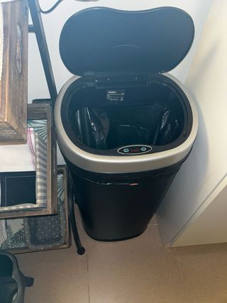 Cubo Basura Automático Negro y Plateado