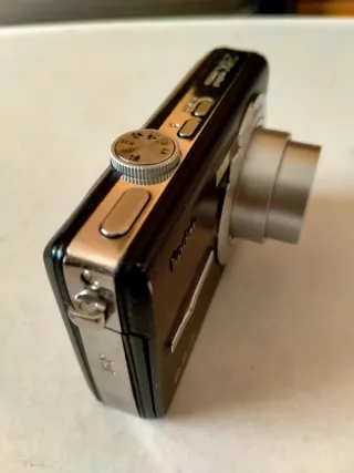 Se Vende Cámara Kodak M863 Negra