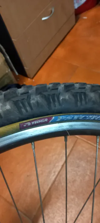 Rueda de bicicleta delantera 26"