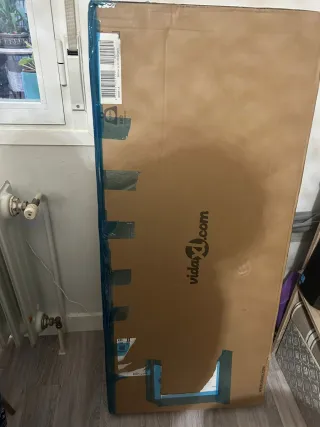 Mesa alta de madera nueva