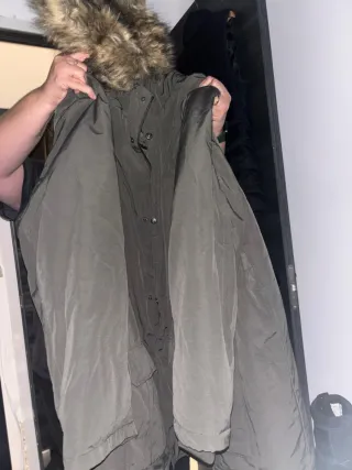 Chaquetón verde con capucha