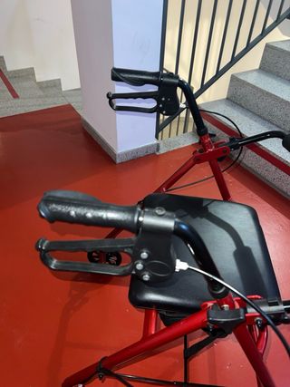 Andador Mobiclinic Escorial Rojo