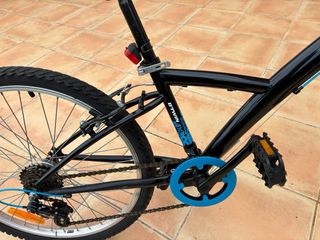 Bicicleta junior negra y azul 24 pulgadas B-Twin