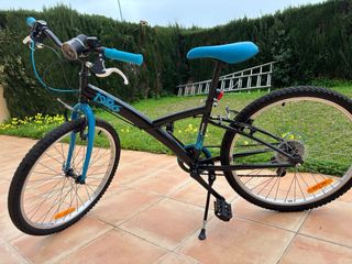 Bicicleta junior negra y azul 24 pulgadas B-Twin
