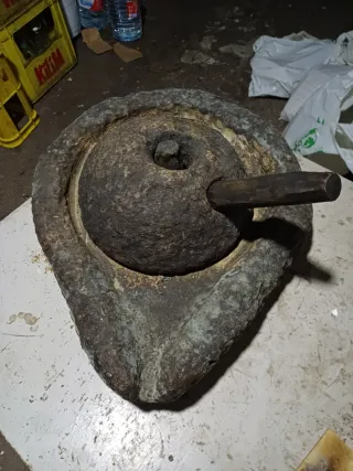 Antiguo Molino de Piedra para Aceite