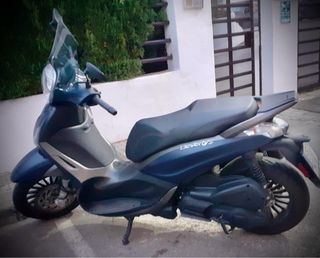 Piaggio Beverly 300 Scooter Negra/Azul